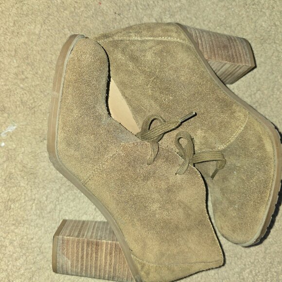 Suede heeled boot - Picture 1 of 3